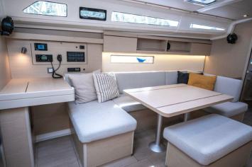 Yachtcharter Oceanis40 9