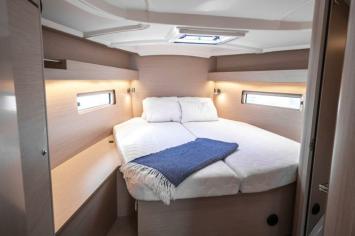 Yachtcharter Oceanis40 15