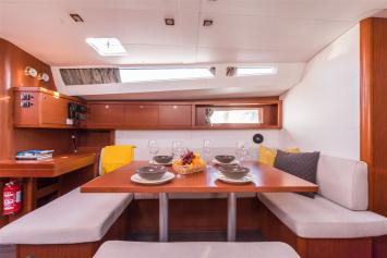 Yachtcharter Oceanis48 4cab 18