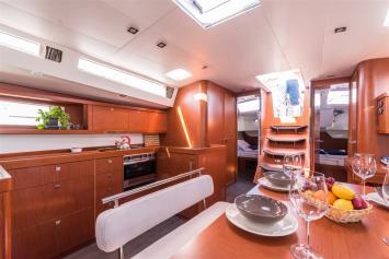 Yachtcharter Oceanis48 4cab 19