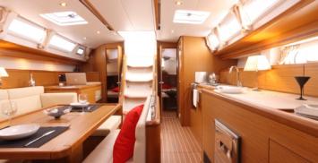 Yachtcharter sun odyssey 44i 4 cabin galley