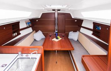 Yachtcharter Delphia31 9