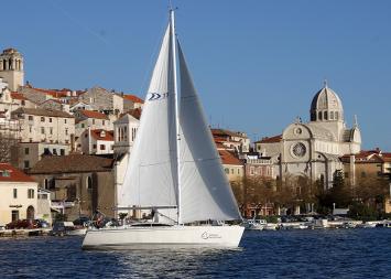 Yachtcharter Delphia37
