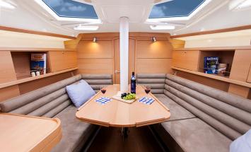 Yachtcharter Delphia37 5