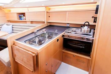 Yachtcharter Delphia37 8