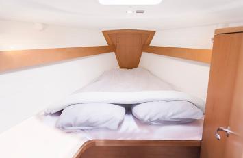 Yachtcharter Delphia37 12