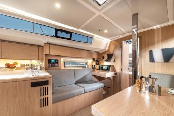 Yachtcharter BavariaC42 11