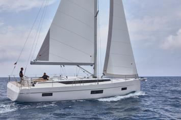 Yachtcharter BavariaC50Style 31cab 3