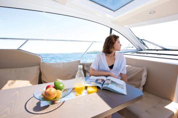 Yachtcharter SealineC330 10
