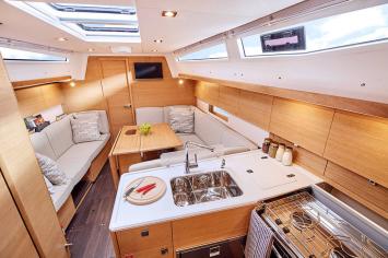 Yachtcharter ElanE5 2