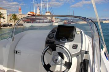 Yachtcharter Flyer550Sundeck 17