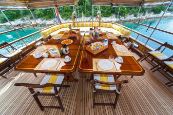 Yachtcharter GuletLinda 13