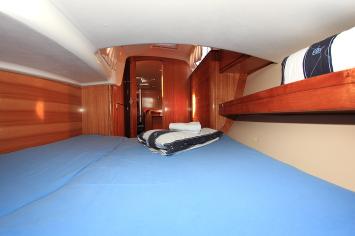 Yachtcharter Bavaria40Cruiser 12