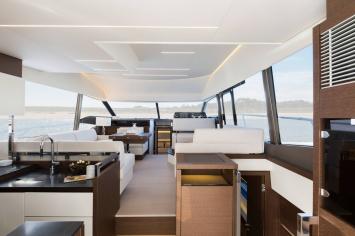 Yachtcharter Prestige520 10