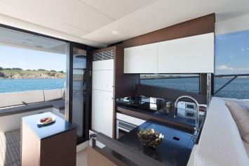Yachtcharter Prestige520 11