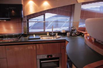 Yachtcharter SealineT60AURA 8