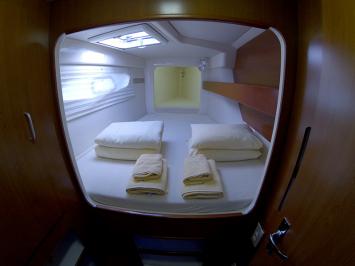 Yachtcharter Leopard38 14