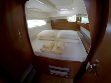 Yachtcharter Leopard38 15