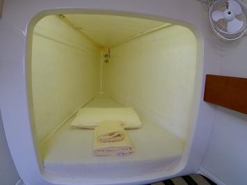 Yachtcharter Leopard38 19