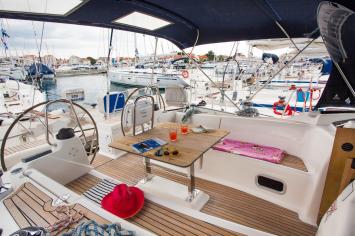 Yachtcharter Bavaria47Cruiser 12