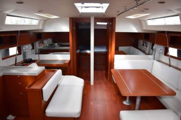 Yachtcharter Oceanis51 2