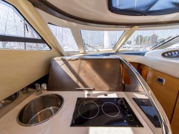 Yachtcharter Cranchi50Atlantique 8