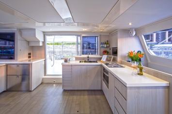 Yachtcharter Leopard48 42cab 5