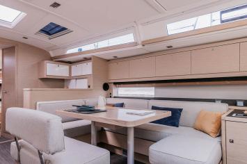 Yachtcharter Dufour470 13