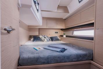 Yachtcharter Dufour470 18