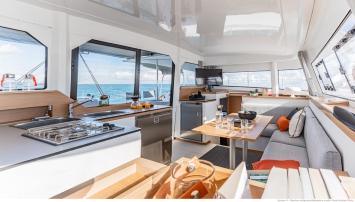 Yachtcharter Excess11 32cab 8