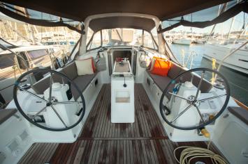 Yachtcharter Oceanis38 1