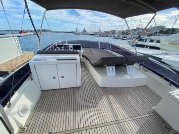 Yachtcharter Prestige560S 8