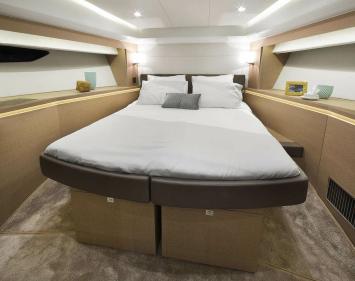 Yachtcharter Prestige560S 17