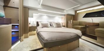 Yachtcharter Prestige560S 18