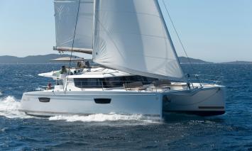 Yachtcharter FountainePajotSaba50 6cab 6