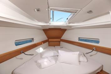 Yachtcharter sun odyssey 409 performance double cabin