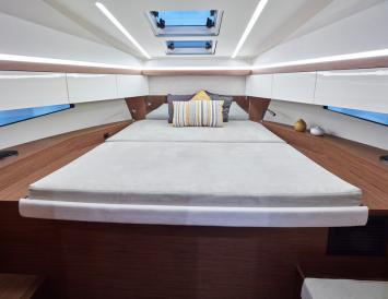 Yachtcharter Jeanneau NC 33 aussenansicht 4