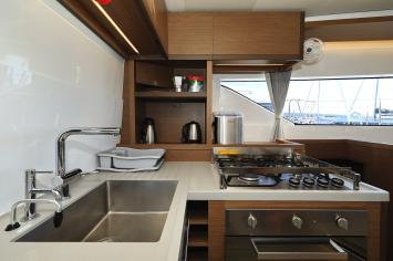 Yachtcharter lagoon 50 4 plus 1 cabin galley