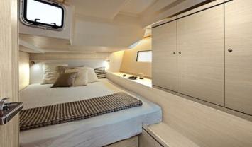 Yachtcharter Oceanis51 17