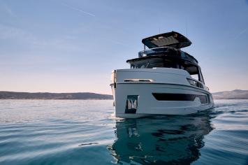 Yachtcharter Explorer62Fly 6
