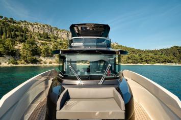 Yachtcharter Explorer62Fly 8