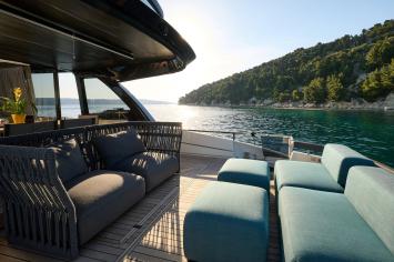 Yachtcharter Explorer62Fly 11