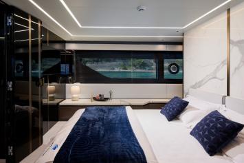 Yachtcharter Explorer62Fly 18