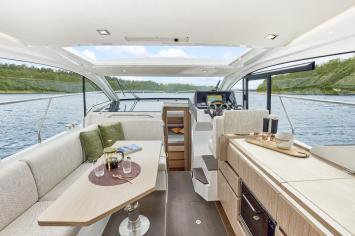 Yachtcharter SealineC335V 5