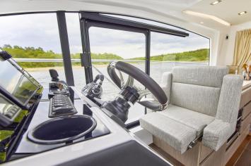 Yachtcharter SealineC335V 6