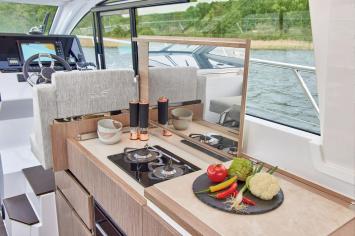 Yachtcharter SealineC335V 7