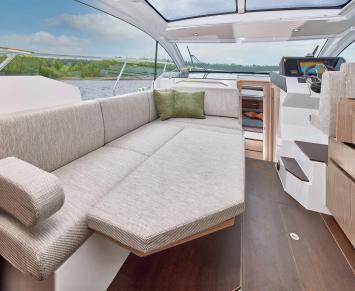 Yachtcharter SealineC335V 8