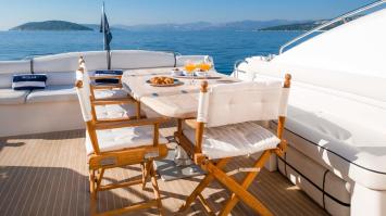 Yachtcharter SunseekerPredator72 9