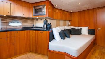 Yachtcharter SunseekerPredator72 16