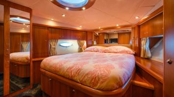 Yachtcharter SunseekerPredator72 18